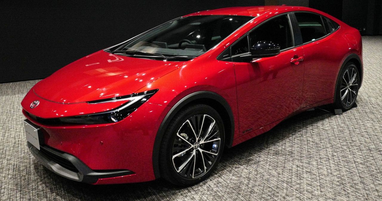 Thinking about buying a car? Here's why a Hybrid vehicle could be your ideal pick
